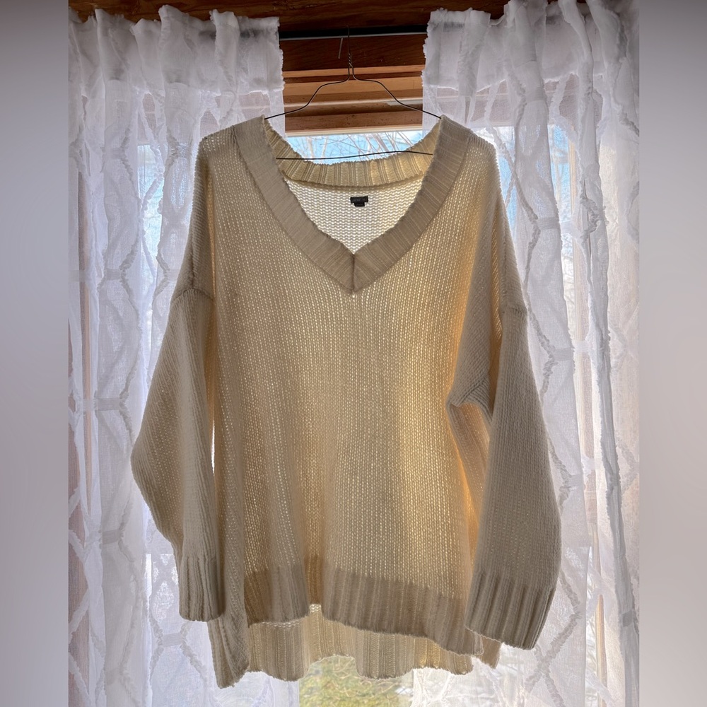 EUC Aerie women’s sweater size Large